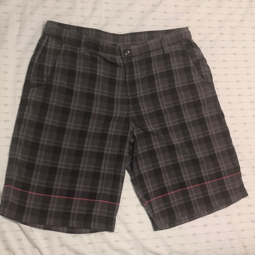 Lululemon men’s short, size 38, MINT, Retail 88$